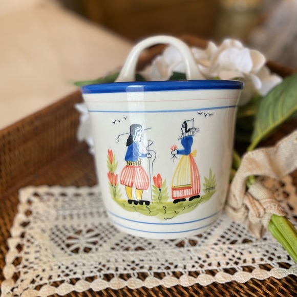 Wall Pocket with painted Dutch Boy and Girl - Picture 1 of 6